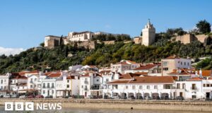 Casal é preso após meninos serem abandonados na estrada em Portugal