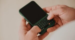 O renascimento da nostalgia e do teclado do Blackberry alimenta startups de smartphones