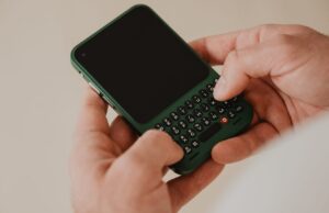 O renascimento da nostalgia e do teclado do Blackberry alimenta startups de smartphones