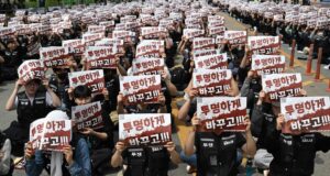 Mais de 47.000 trabalhadores da Samsung Electronics devem entrar em greve quando as negociações salariais fracassarem, fazendo com que as ações caiam