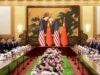 Cinco conclusões da cimeira Trump-Xi em Pequim até agora