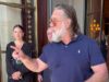 A estrela de Supernanny, Jo Frost, defende Russell Crowe depois que o ator foi filmado em erupção em caçadores de autógrafos em Paris