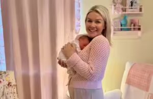 A secretária de imprensa da Casa Branca, Karoline Leavitt, anuncia o nascimento de sua filha Viviana