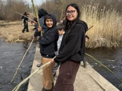 Pesca de armadilha 101: Os alunos aprendem métodos tradicionais em Clearwater River Dene Nation