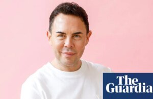 ‘Minha primeira vez de drag? Como Karen Carpenter de shortinho! La Voix em cruzeiros swinger, Strictly – e brilhando em musicais