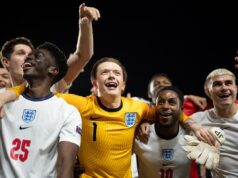 Quem está interpretando o jogador de futebol inglês em Expensive England da BBC, incluindo Jack Grealish e Marcus Rashford