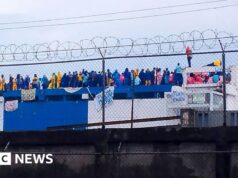 Conflitos enquanto prisioneiros venezuelanos protestam por supostos maus-tratos