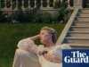O diretor de Wuthering Heights lamenta não ter mostrado as ‘axilas extremamente peludas’ de Margot Robbie