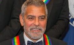 George Clooney tem uma estratégia simples para ser uma estrela na period das redes sociais