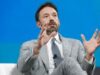 Ben Affleck diz que a abordagem de ‘linha de montagem’ da Netflix para fazer filmes de qualidade é ‘um trabalho impossível’
