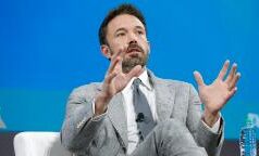 Ben Affleck diz que a abordagem de ‘linha de montagem’ da Netflix para fazer filmes de qualidade é ‘um trabalho impossível’