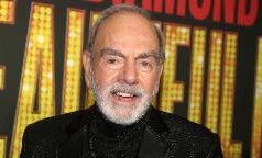 Neil Diamond surpreende o público com a efficiency de ‘Candy Caroline’ na abertura de ‘A Lovely Noise’ na Broadway
