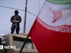 Ativistas iranianos contam à BBC como a ameaça de guerra intensifica o trauma da repressão