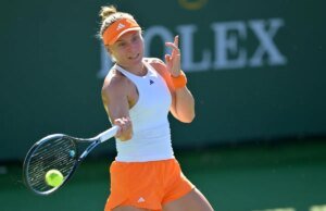 Yuliia Starodubtseva sacode a segunda colocada Elena Rybakina no Aberto da França