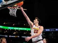 Relatórios: Milan Momcilovic retornando à faculdade após flertes da NBA