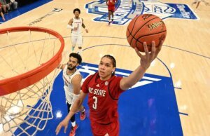 Matt In a position desiste do draft e é transferido para a Carolina do Norte