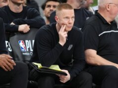 Relatórios: Magic escolheu o assistente do Spurs, Sean Sweeney, como próximo treinador principal