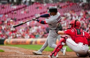 Cardinals explodem em 8 corridas contra Reds para vencer o jogo 1 do doubleheader