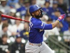 Teoscar Hernandez, dos Dodgers, sai com distensão no tendão da coxa e irá para IL
