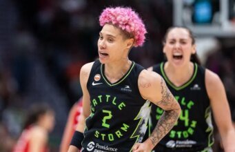 Os 24 pontos de Natisha Hiedeman lideram Storm sobre Mystics