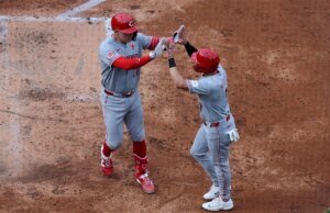 Spencer Steer marca 3 enquanto os Reds aumentam a miséria do Mets