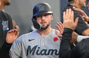 Os sluggers canadenses dos Marlins lideram a vitória contra os Blue Jays
