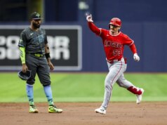 O golpe de Wade Meckler ajuda os Angels a estrangular Rays