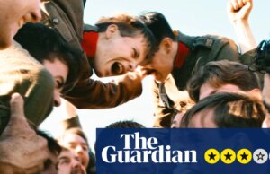 Crítica de covarde – soldados encontram escapismo e romance na trupe teatral do tempo de guerra
