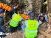 Equipes de resgate correm para libertar sete pessoas presas em caverna inundada no Laos