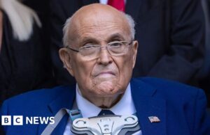 O ex-prefeito de Nova York Rudy Giuliani se recupera de uma pneumonia e ‘agora respira sozinho’