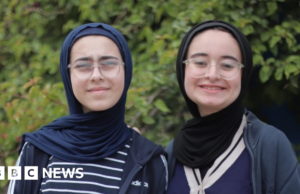 Irmãs de Gaza ganham prêmio por transformar escombros em tijolos reutilizáveis