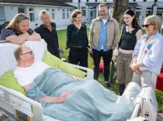 Estrelas do drama Blue Lights visitam o Belfast Hospice
