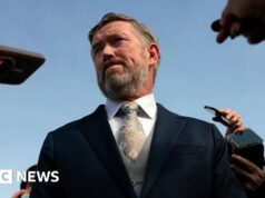 Trump v Massie: Será que o inimigo republicano do presidente sobreviverá ao ataque de US$ 20 milhões para destituí-lo?