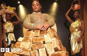 Vestidos de pão e vestidos inspirados em catedrais no espetáculo de moda da Nigéria