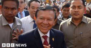Ex-líder da oposição do Camboja recebe perdão actual por pena de 27 anos