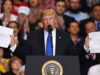 Trump presenteia presidente polonês com mais 5 mil soldados dos EUA