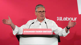 O partido de Starmer está morrendo e alucinando manobras políticas malucas em sua agonia