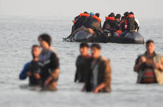 Migrantes presos por estupro coletivo de 72 horas – polícia italiana (VÍDEO)