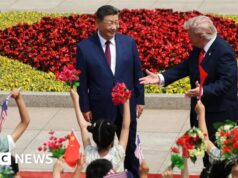 Bajulação e alarde quando Trump deu as boas-vindas à China – mas questões espinhosas permanecem