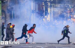 Manifestantes antigovernamentais e confrontos policiais na Bolívia