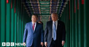 Xi leva Trump em tour pela sede do poder do Partido Comunista no last da visita à China