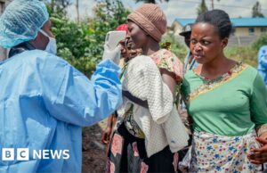 A propagação do Ébola na República Democrática do Congo é “alarmante”, alerta a instituição de caridade, enquanto o chefe da OMS visita a área mais atingida