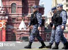 Rosenberg: Desfile do Dia da Vitória da Rússia sem tanques é um sinal de que a guerra na Ucrânia não vai ser planejada