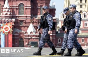 Rosenberg: Desfile do Dia da Vitória da Rússia sem tanques é um sinal de que a guerra na Ucrânia não vai ser planejada