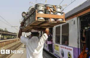 Os famosos dabbawalas de Mumbai alimentaram milhões de pessoas durante mais de 100 anos – agora estão desaparecendo
