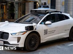 Milhares de Waymos recuperados depois que o robotáxi caiu em um riacho