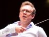 Maestro britânico de alto nível e piloto de meio período consegue cargo importante na orquestra dos EUA