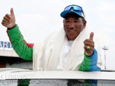 ‘Everest Man’ e ‘Mountain Queen’ quebram seus próprios recordes ao escalar o pico mais alto do mundo