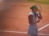 Marta Kostyuk obtém vitória emocionante após ataque com mísseis em casa na Ucrânia