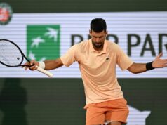 Aberto da França: Novak Djokovic supera início lento e multidão hostil